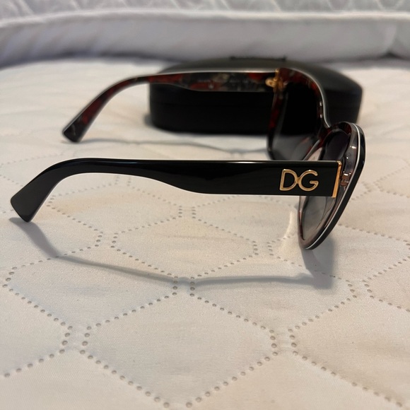 Dolce & Gabbana Black Cat-Eye Sunglasses main image 9